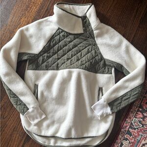 Abercrombie & Fitch asymmetric quilted fleece pullover